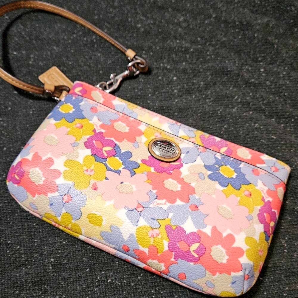 🌸Coach🌸 wristlet wallet purse